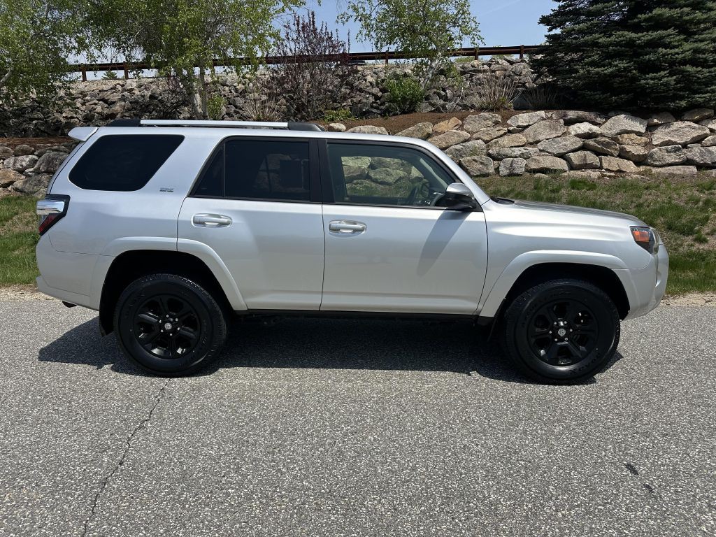 2019 Toyota 4Runner Image 2