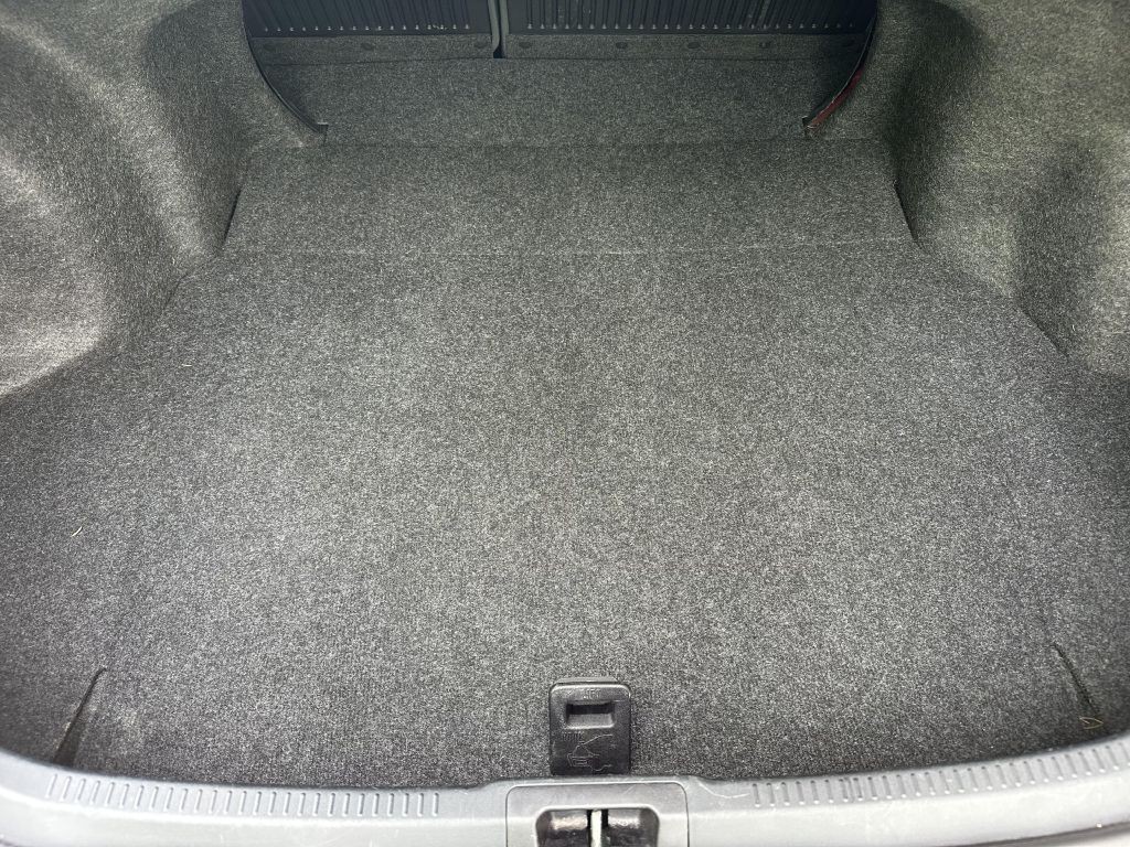 2016 Toyota Camry Image 12