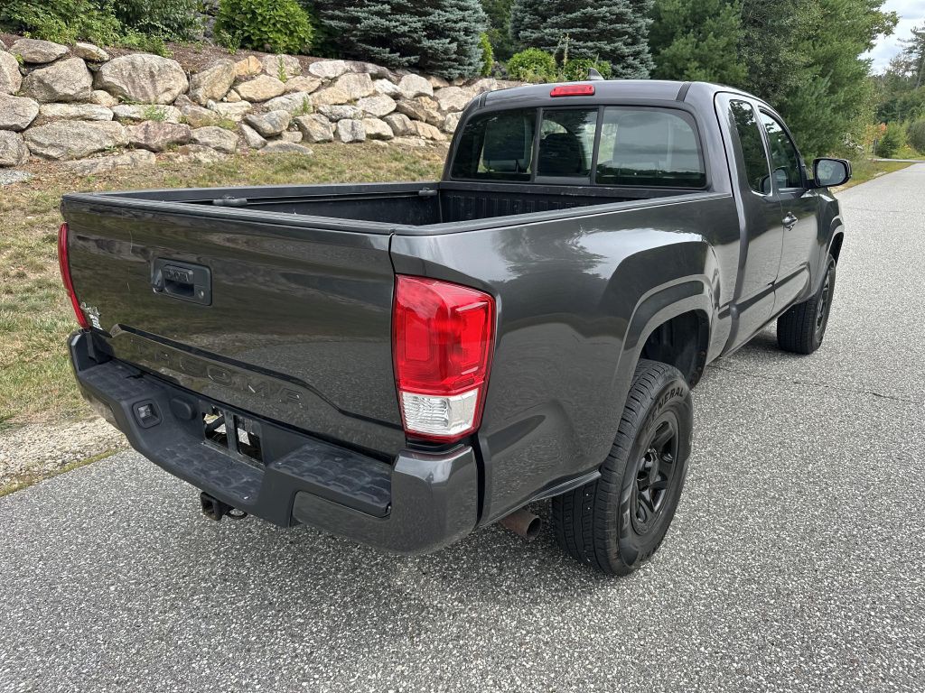 2017 Toyota Tacoma Image 3