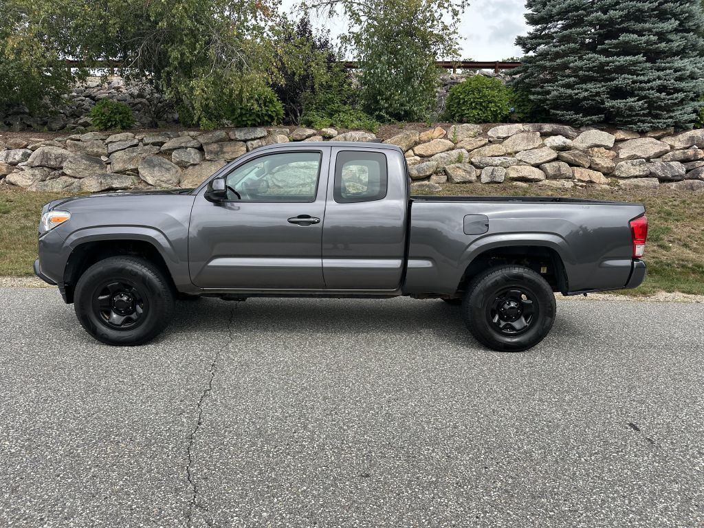 2017 Toyota Tacoma Image 5