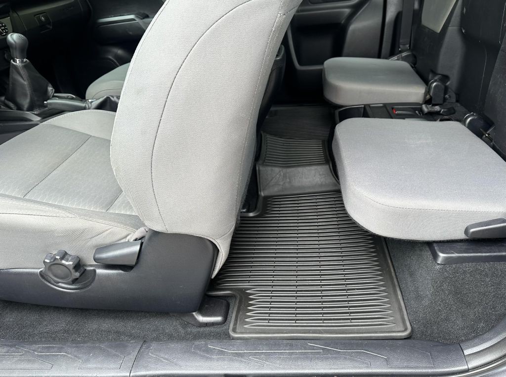 2017 Toyota Tacoma Image 8