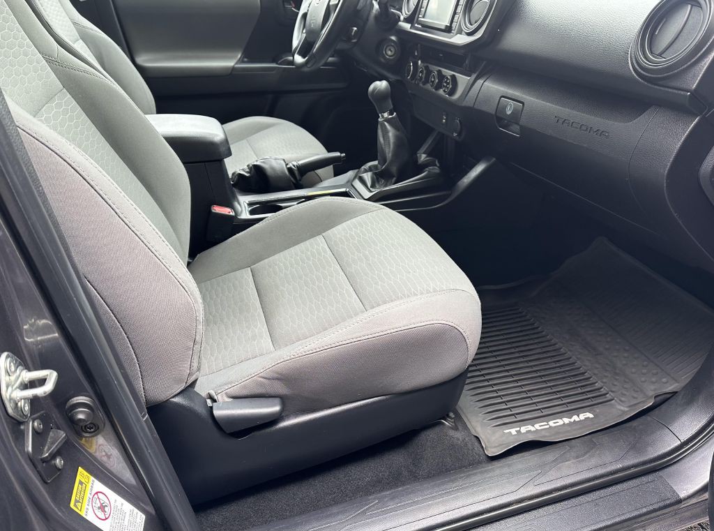 2017 Toyota Tacoma Image 9
