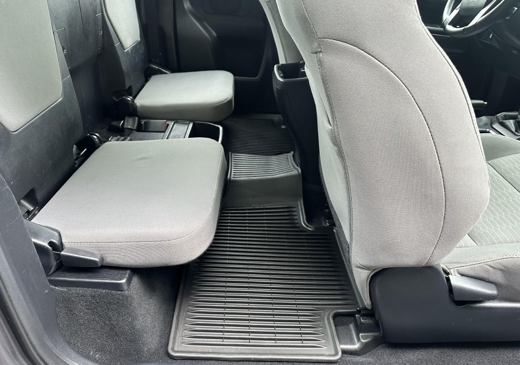 2017 Toyota Tacoma Image 10