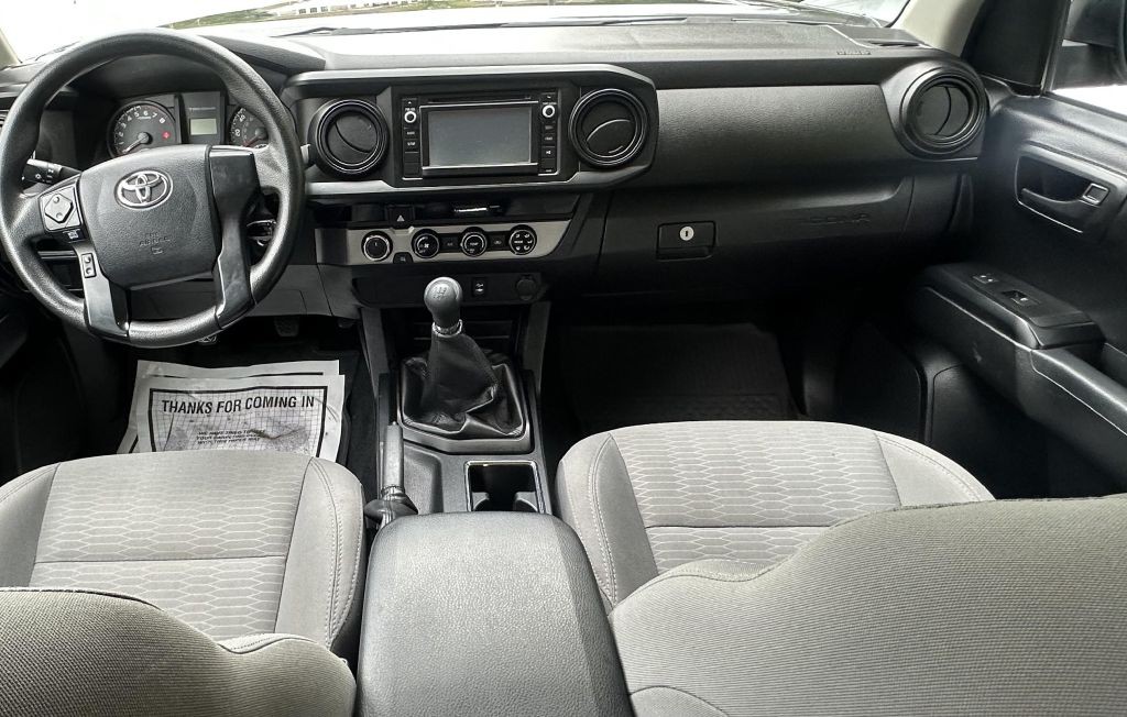 2017 Toyota Tacoma Image 11