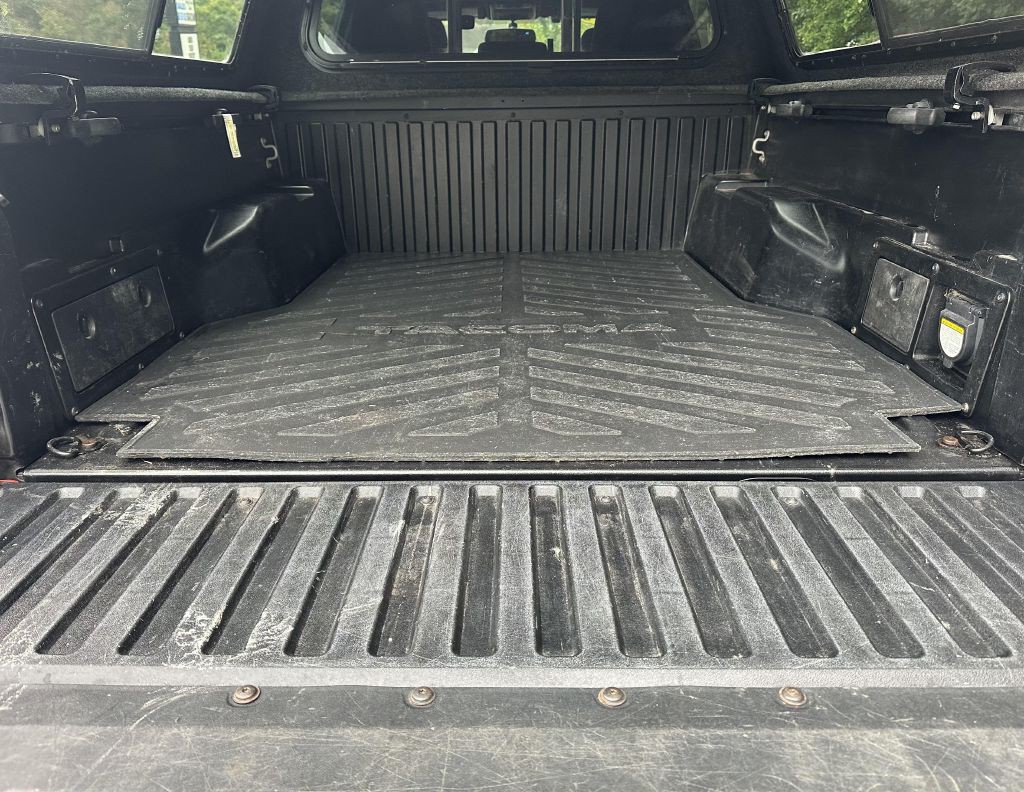 2016 Toyota Tacoma Image 12