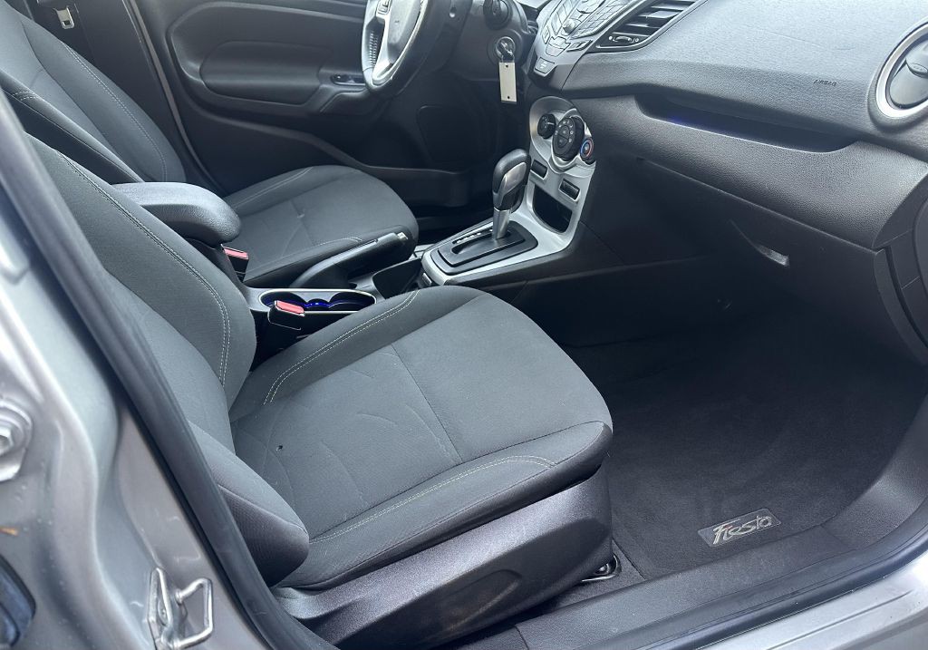 2016 Ford Fiesta Image 9