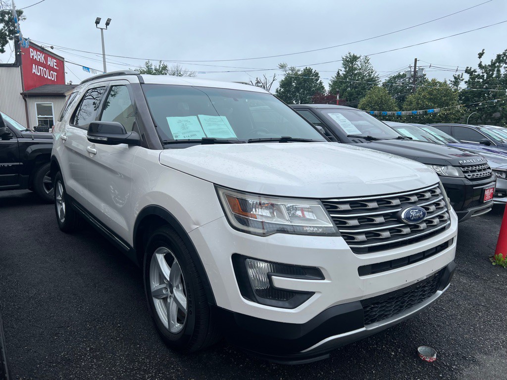 2016 Ford Explorer Image 1