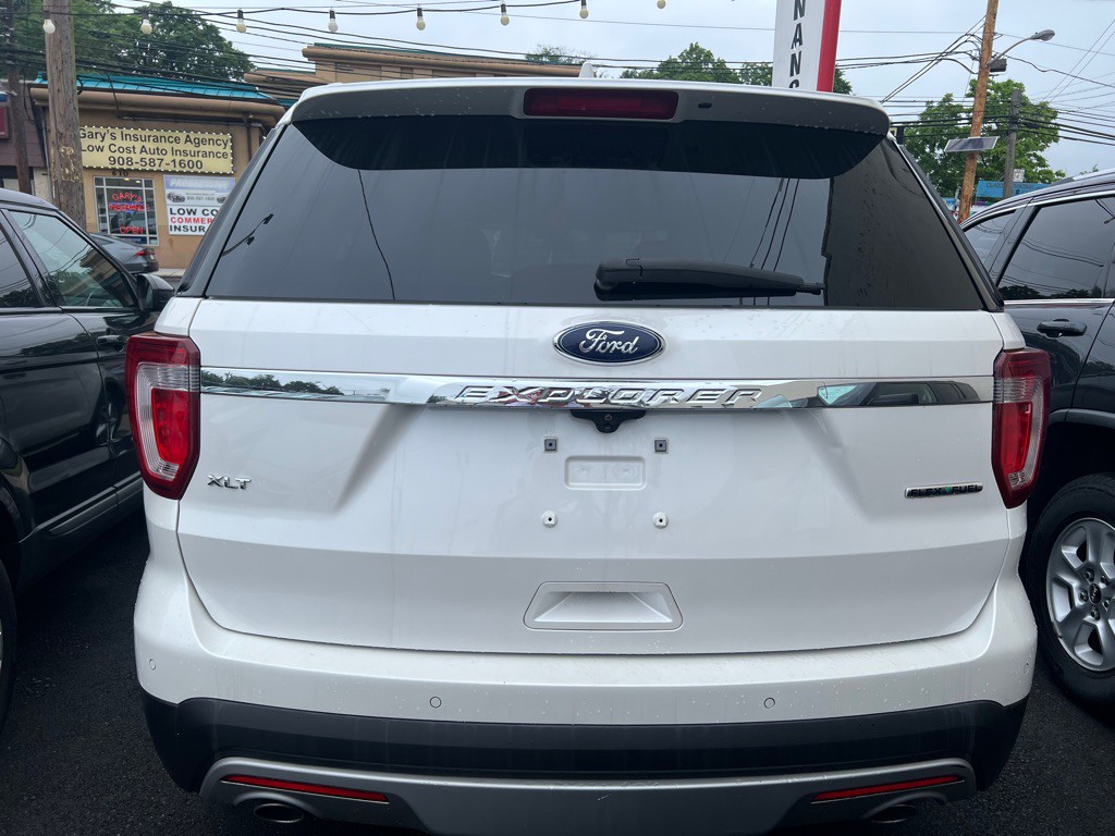 2016 Ford Explorer Image 4