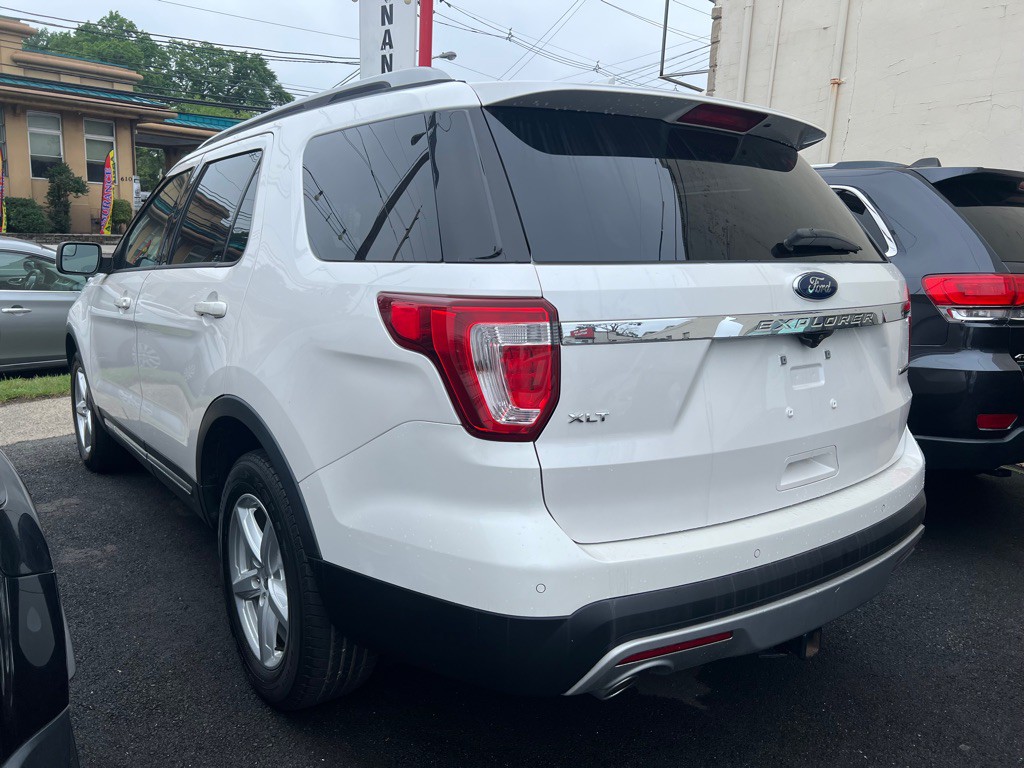 2016 Ford Explorer Image 5