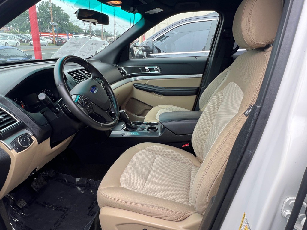 2016 Ford Explorer Image 13