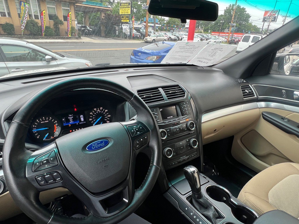 2016 Ford Explorer Image 17