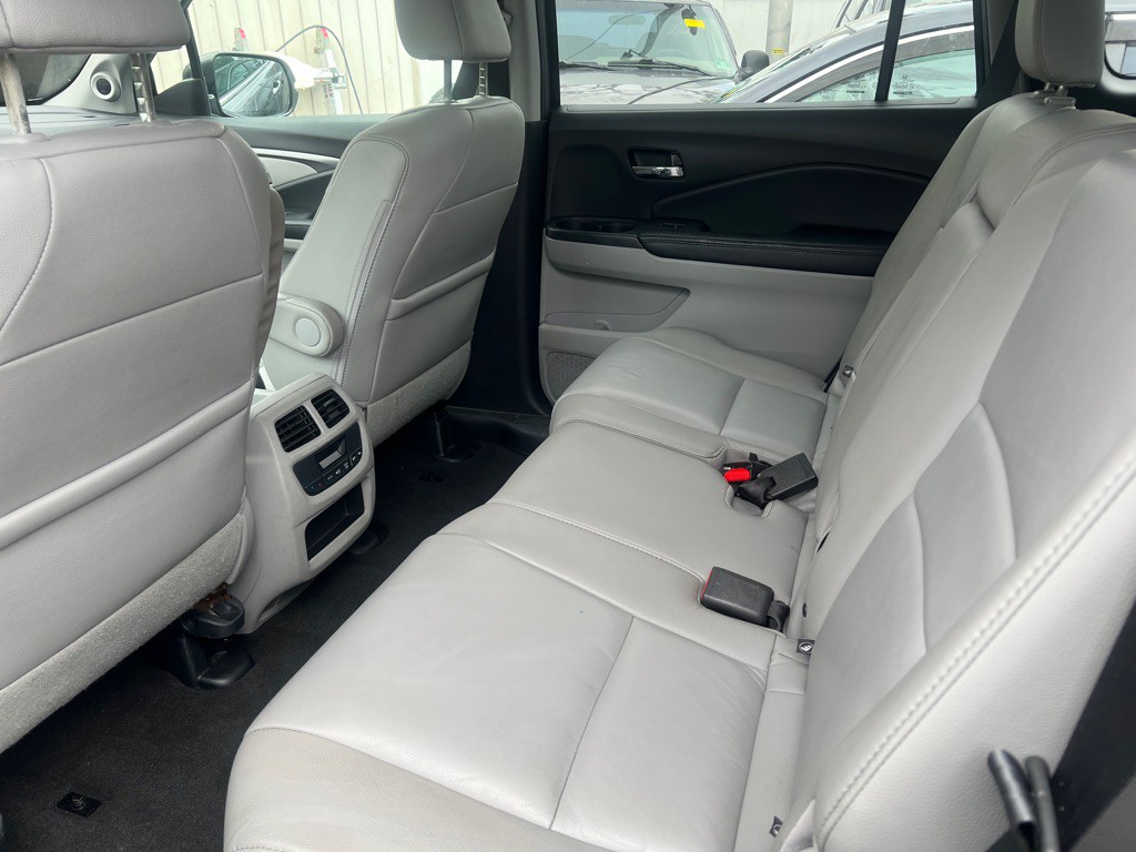 2017 Honda Pilot Image 11