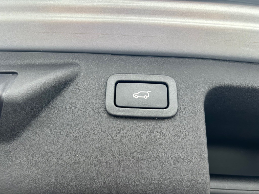 2017 Land Rover Discovery Sport Image 8