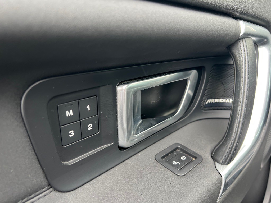 2017 Land Rover Discovery Sport Image 14