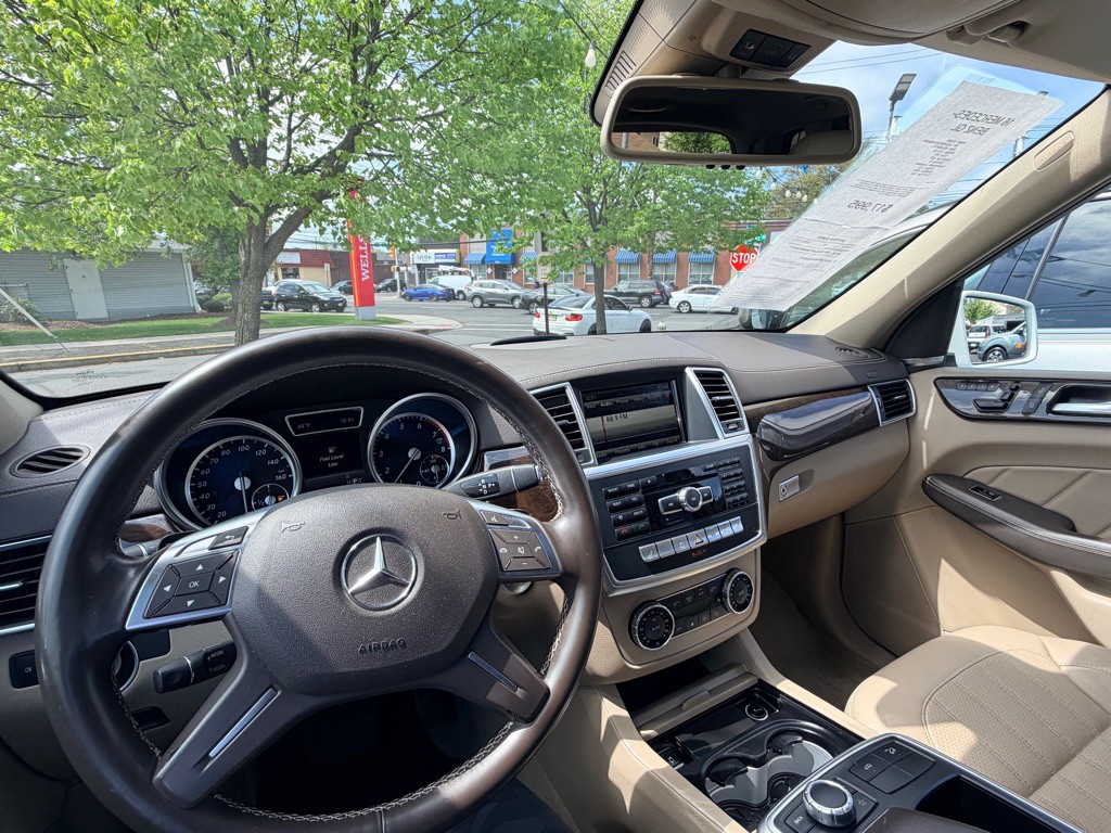2016 Mercedes-Benz GL-Class Image 19