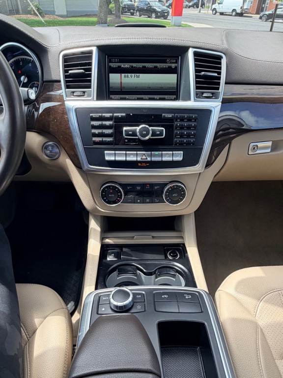 2016 Mercedes-Benz GL-Class Image 24