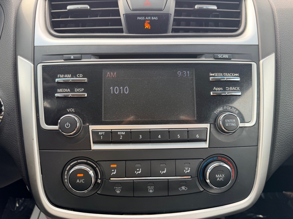 2016 Nissan Altima Image 18