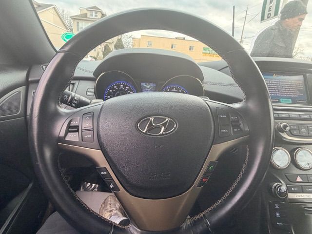 2013 Hyundai Genesis Image 11