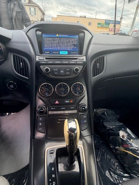 2013 Hyundai Genesis Image 12