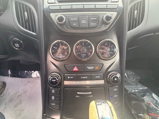2013 Hyundai Genesis Image 14