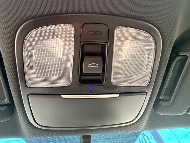 2013 Hyundai Genesis Image 16