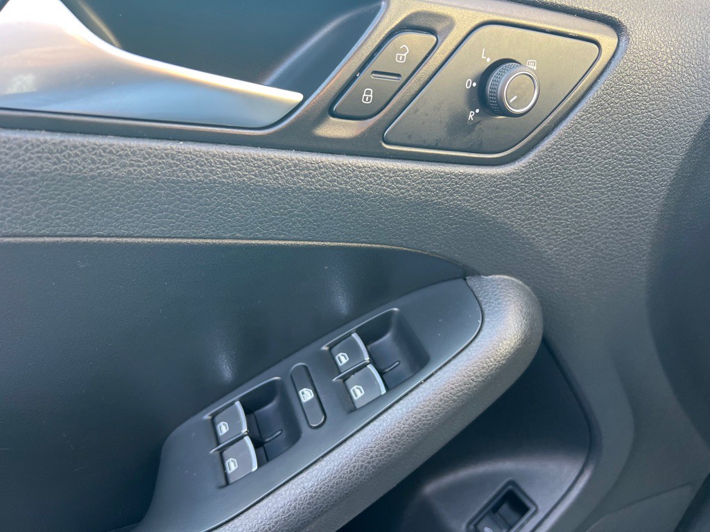 2014 Volkswagen Jetta Image 9