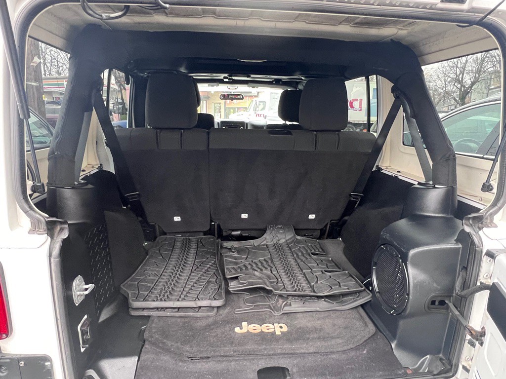 2011 Jeep Wrangler Unlimited Image 9