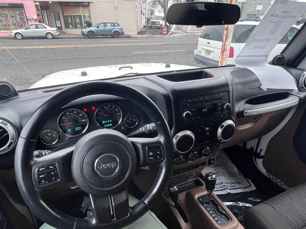 2011 Jeep Wrangler Unlimited Image 15