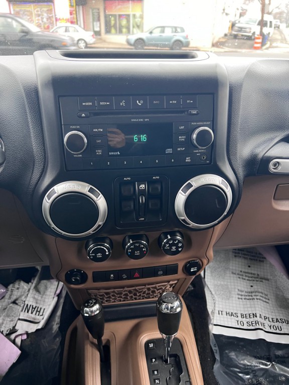 2011 Jeep Wrangler Unlimited Image 20