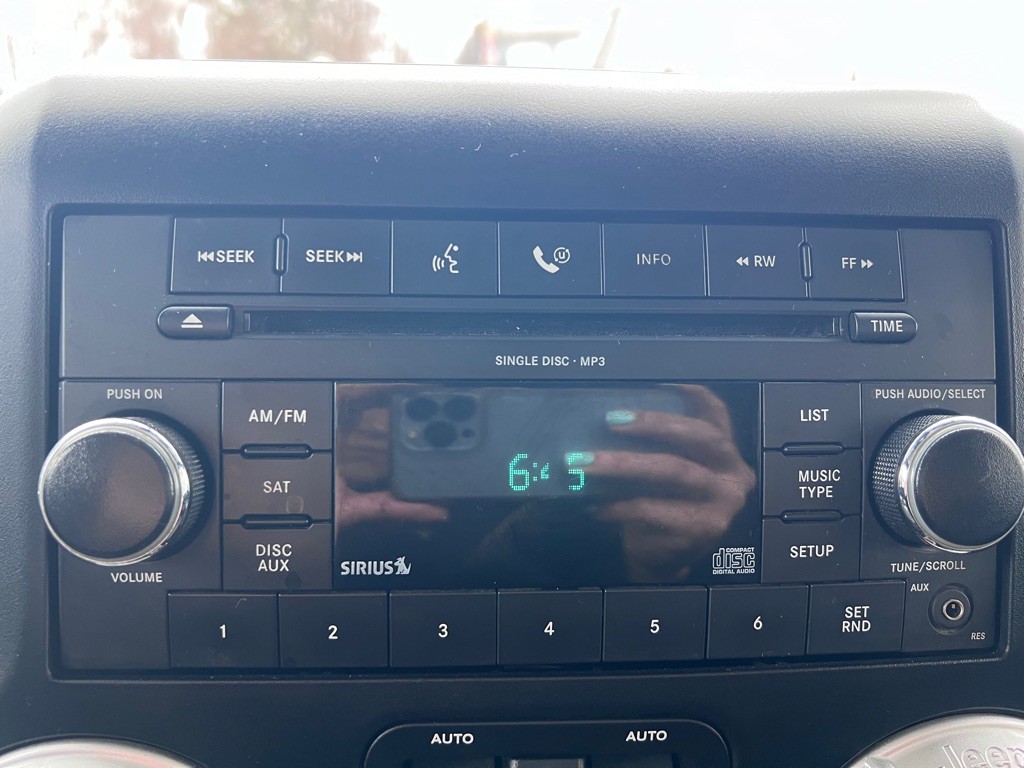 2011 Jeep Wrangler Unlimited Image 21