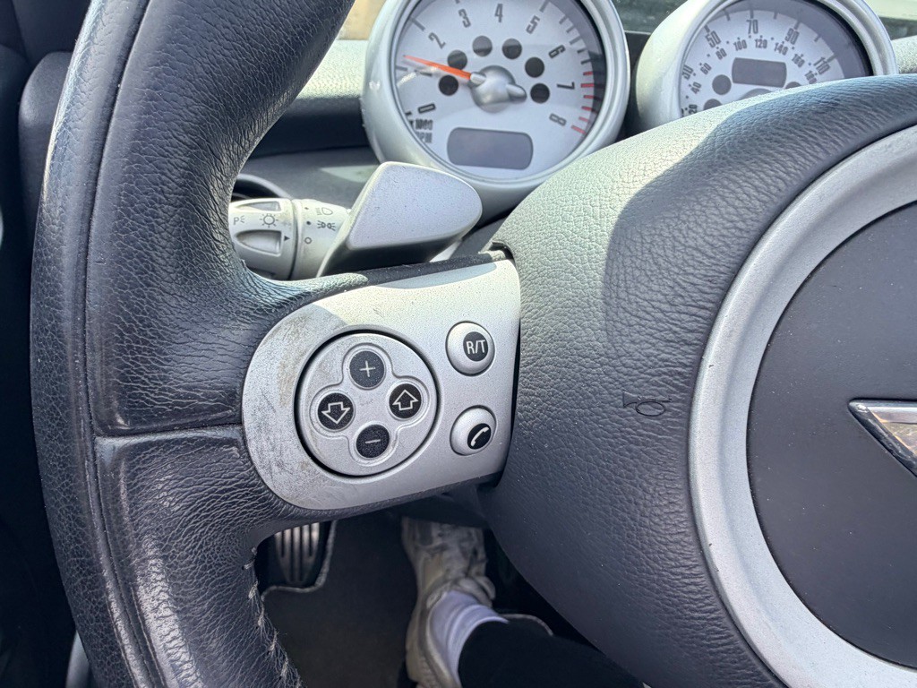 2006 MINI Cooper Image 11