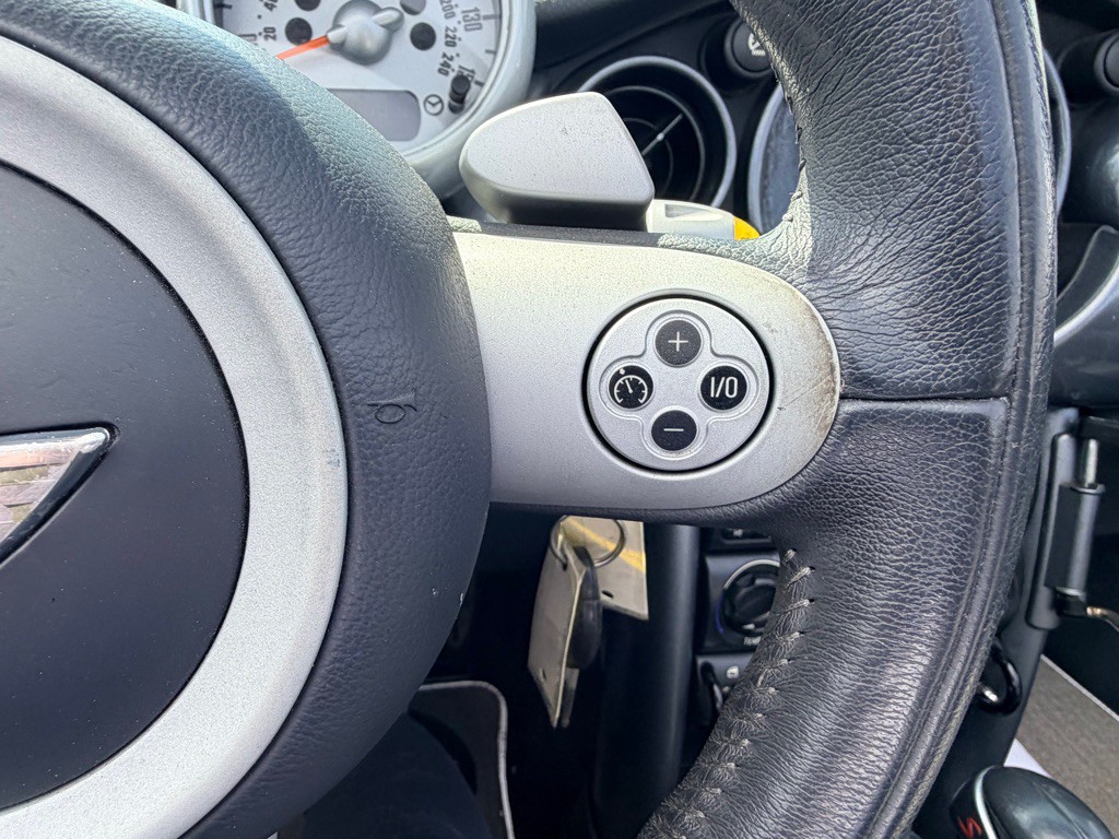 2006 MINI Cooper Image 12