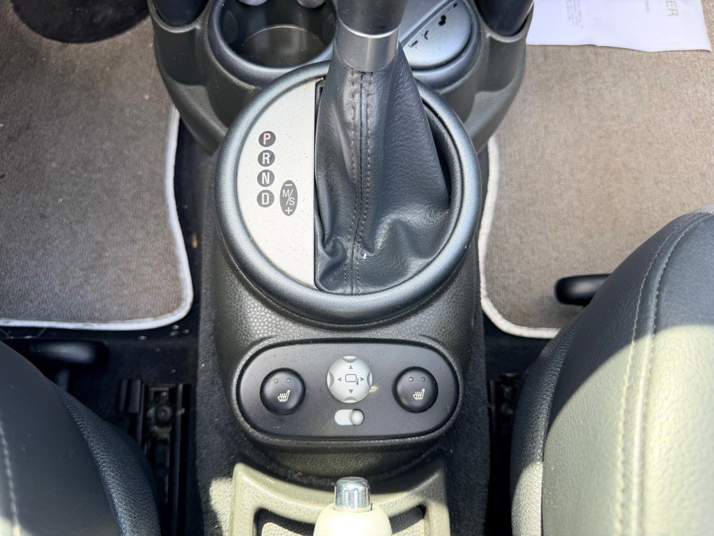 2006 MINI Cooper Image 16
