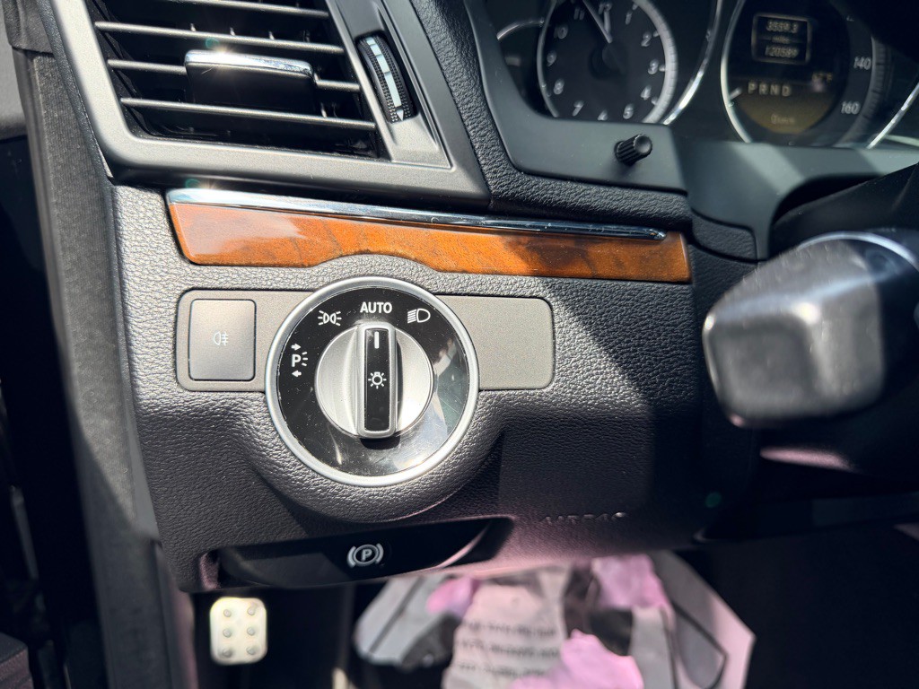 2012 Mercedes-Benz E-Class Image 11