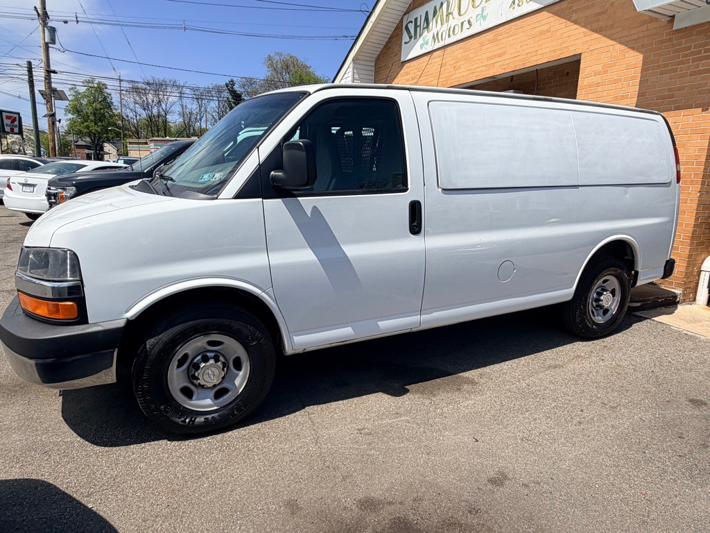 2016 Chevrolet Express Image 3