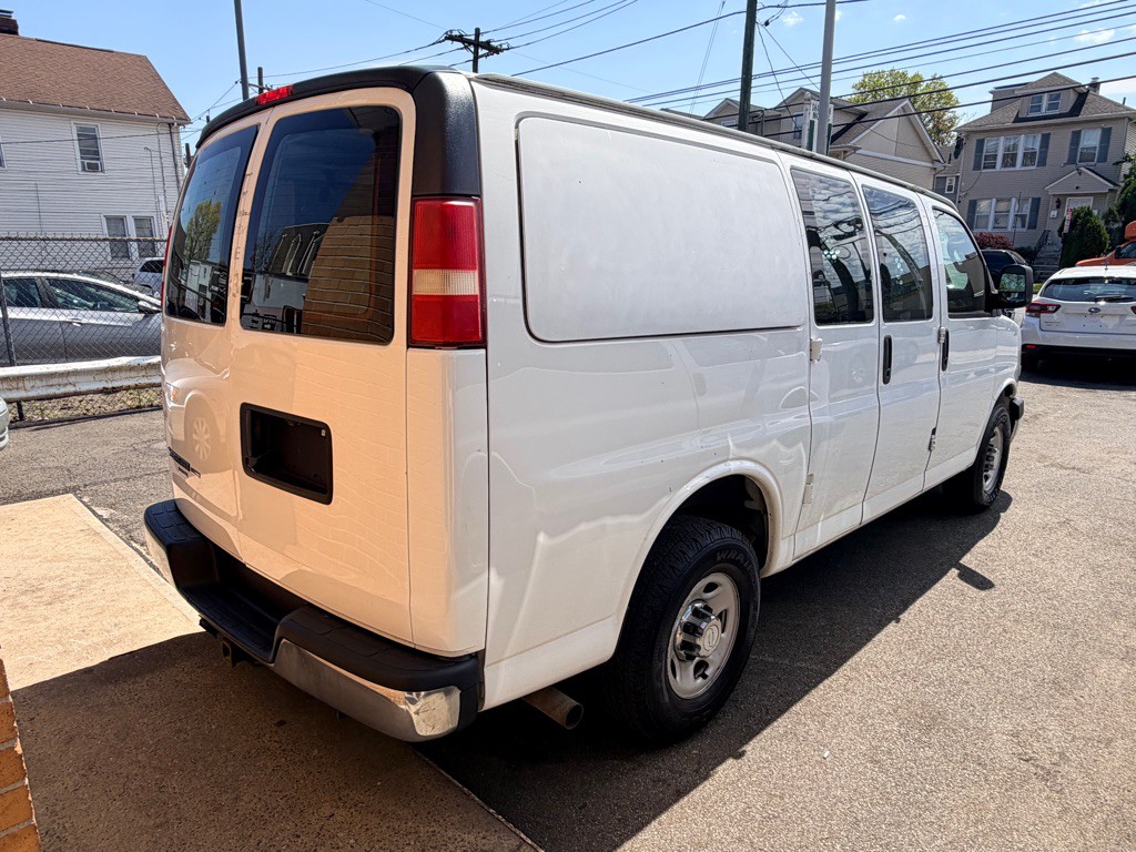 2016 Chevrolet Express Image 5