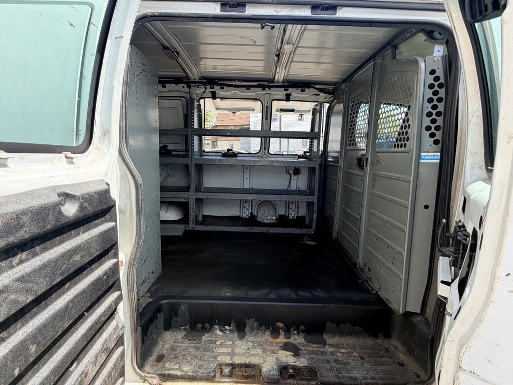 2016 Chevrolet Express Image 10