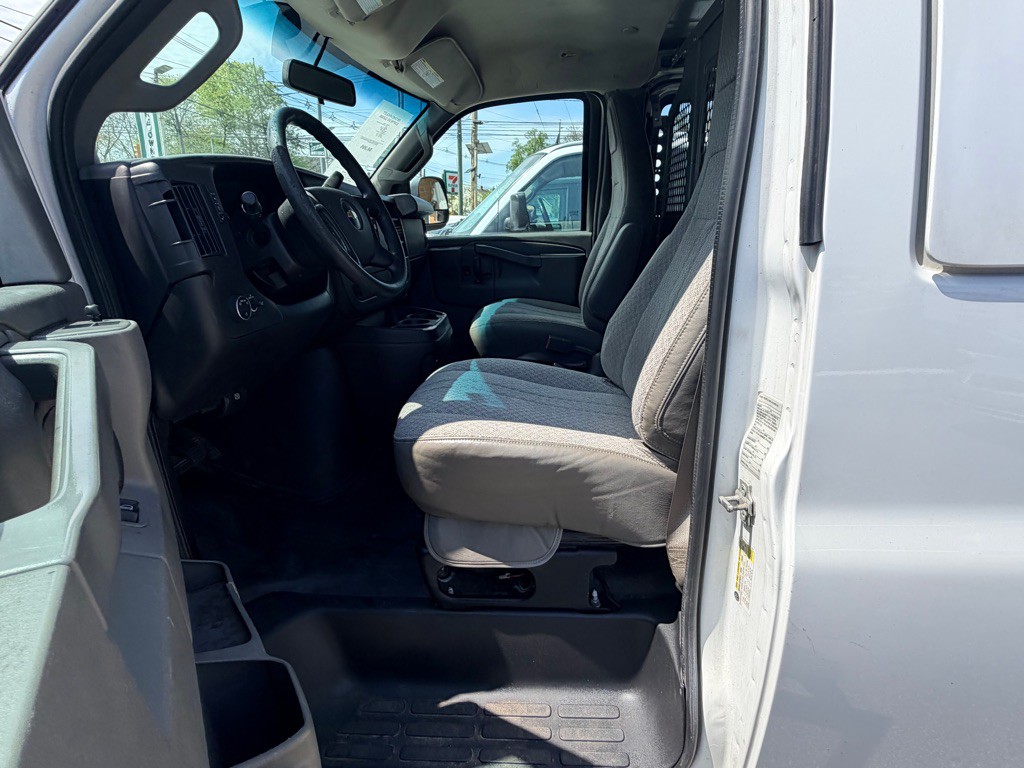 2016 Chevrolet Express Image 13