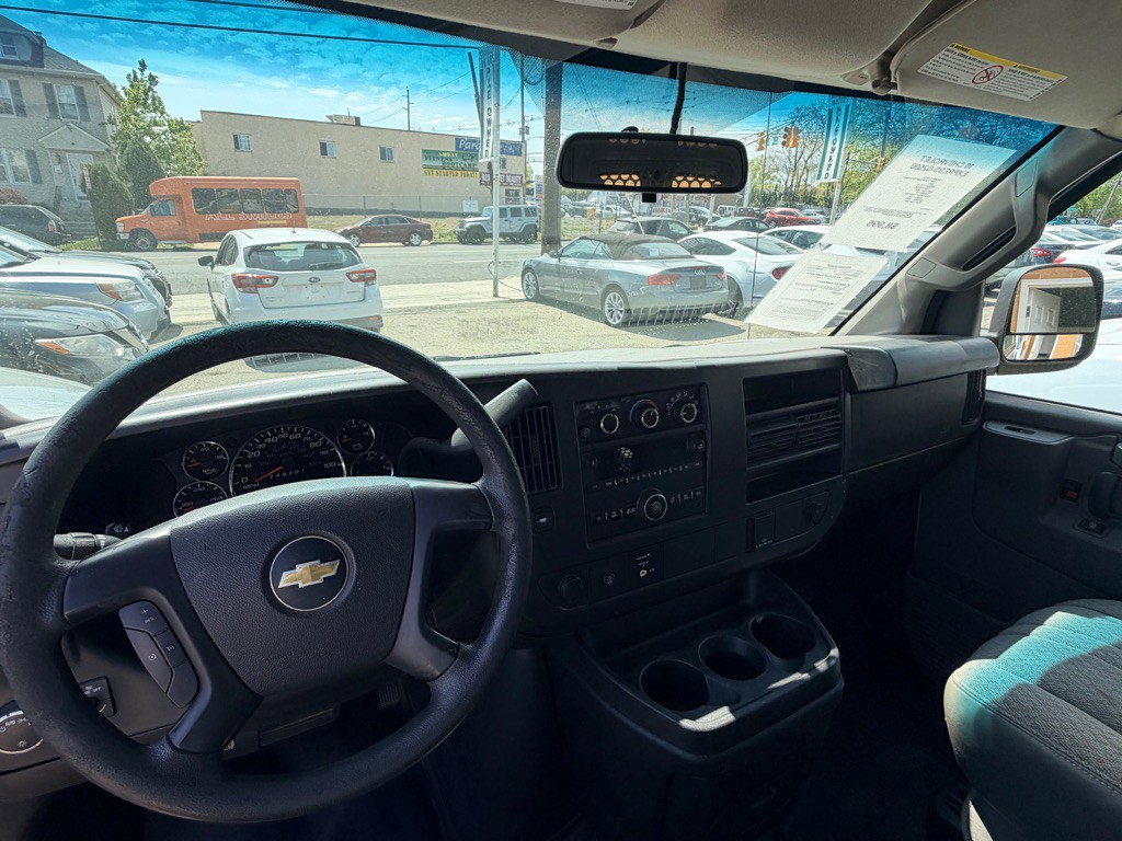2016 Chevrolet Express Image 15