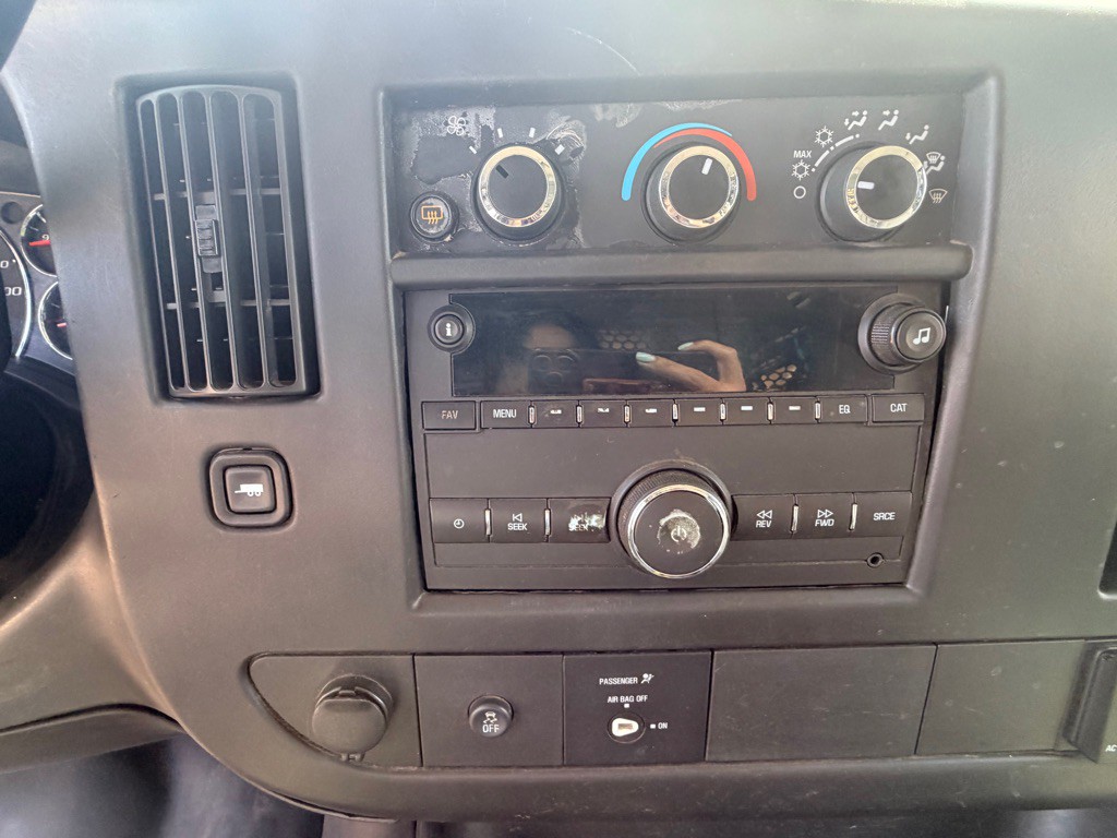 2016 Chevrolet Express Image 17