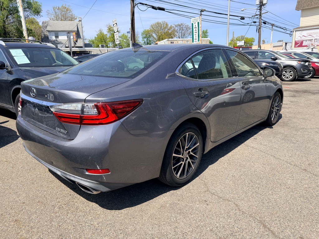 2016 Lexus ES Image 7
