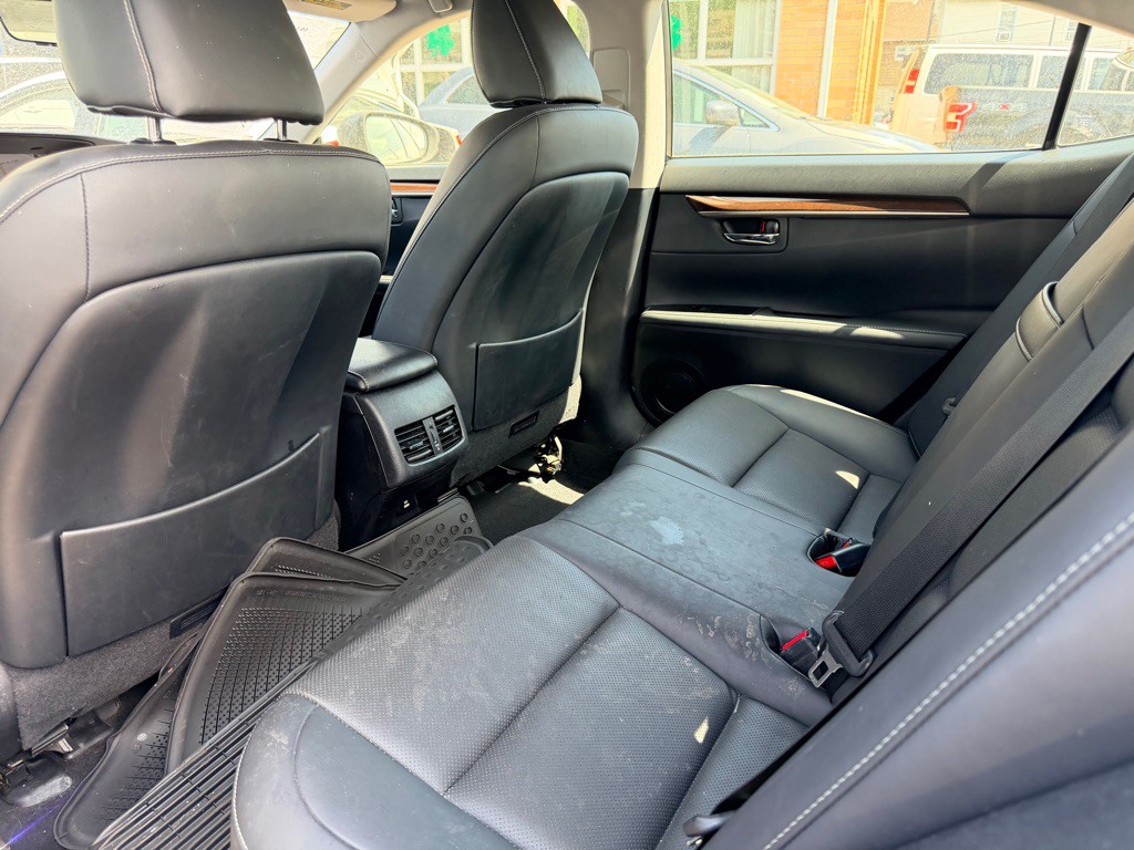 2016 Lexus ES Image 8