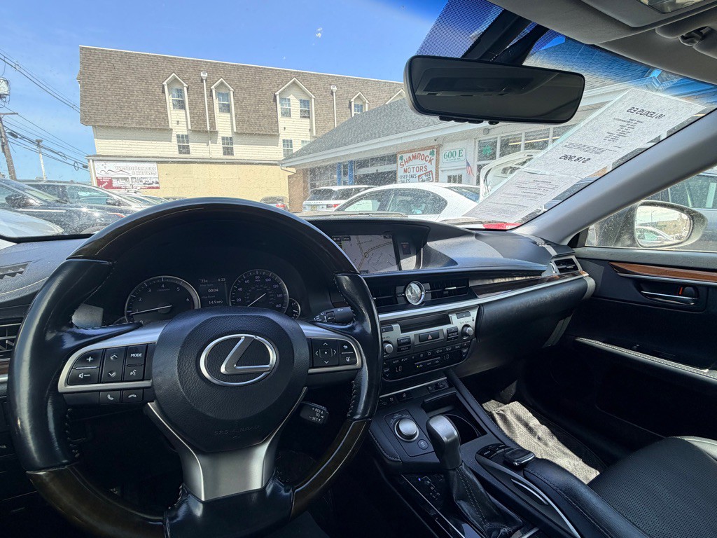 2016 Lexus ES Image 14
