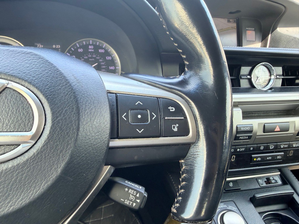 2016 Lexus ES Image 18