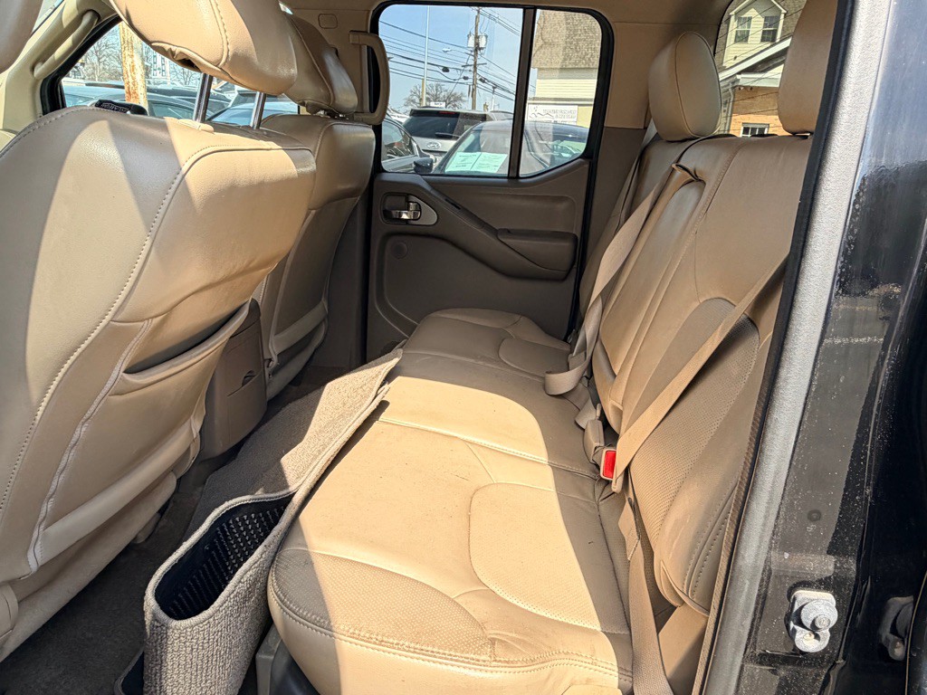 2011 Nissan Frontier Image 10