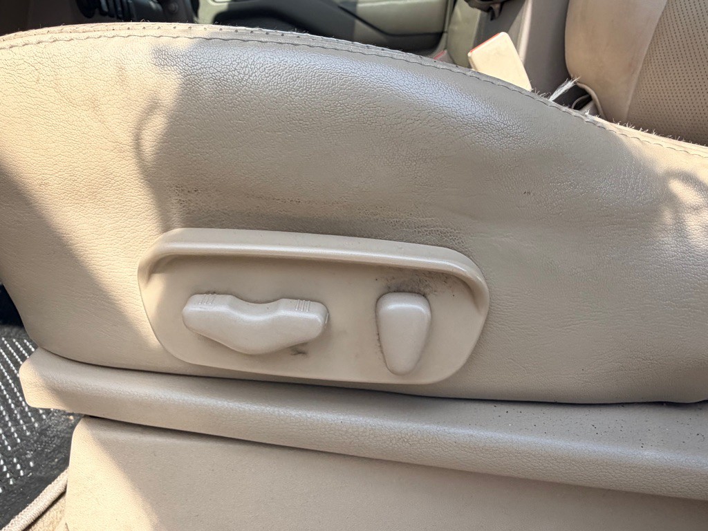 2011 Nissan Frontier Image 12