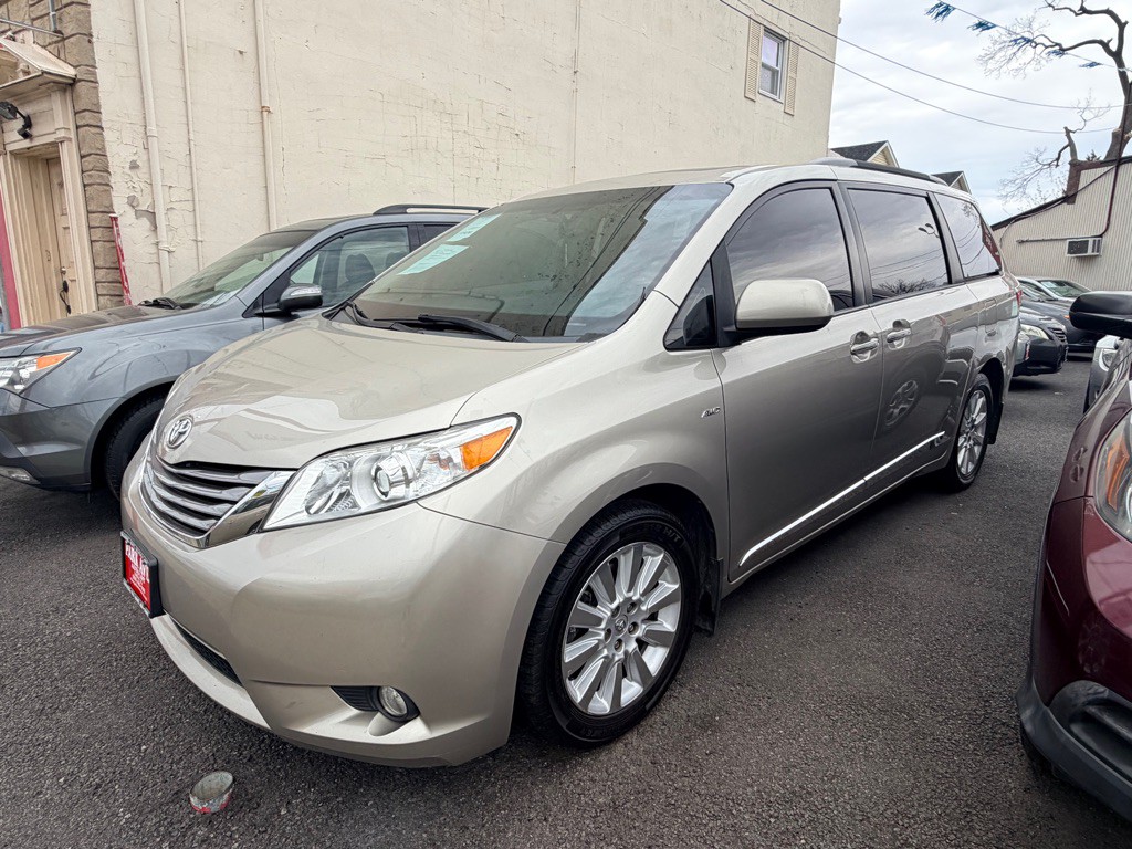 2016 Toyota Sienna Image 3