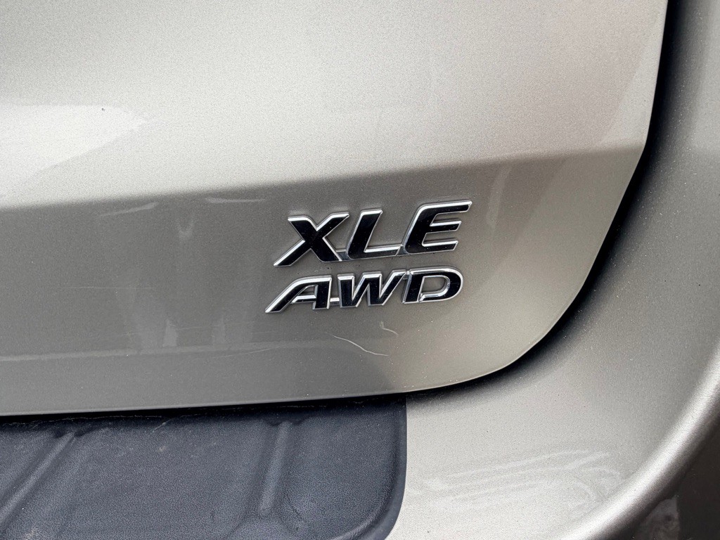 2016 Toyota Sienna Image 7