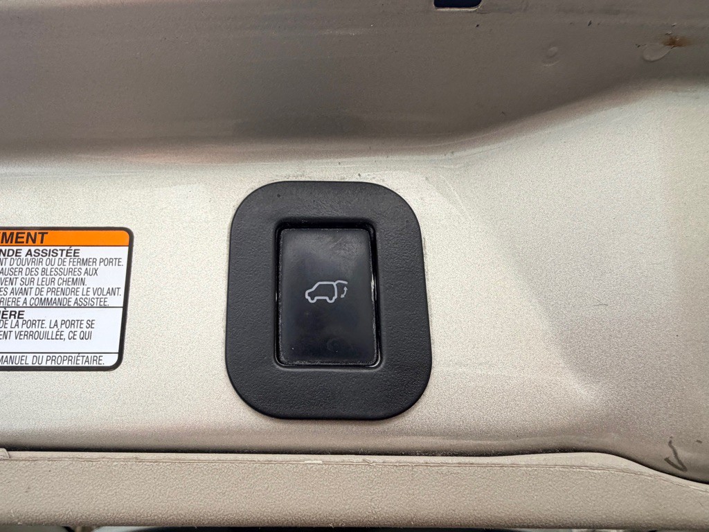 2016 Toyota Sienna Image 9
