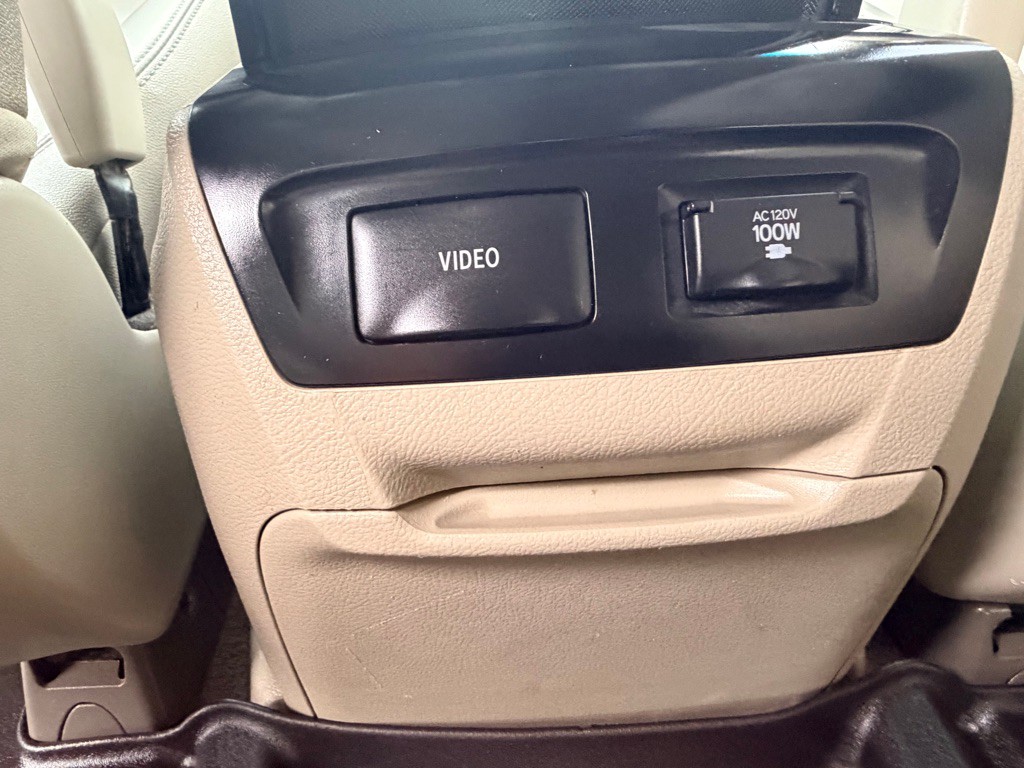 2016 Toyota Sienna Image 14